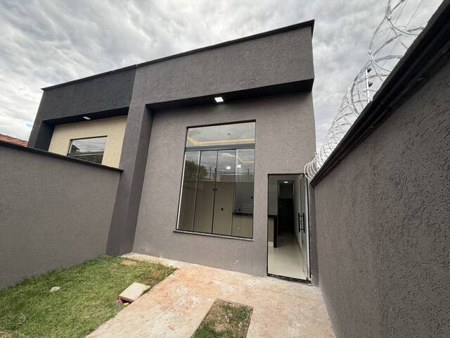#15 - Casa para Venda em Goiânia - GO - 1