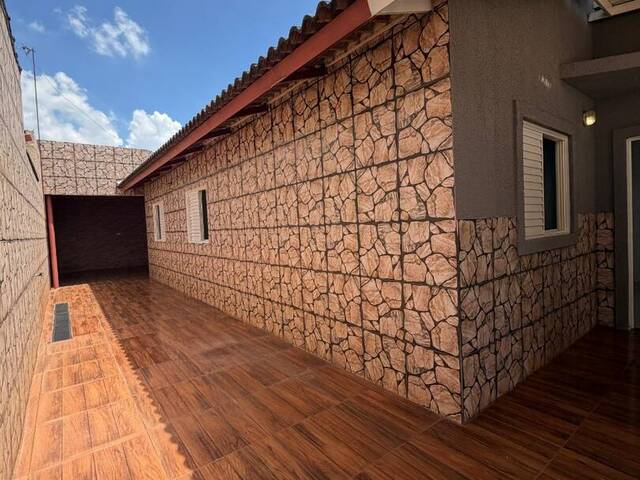 #4 - Casa em condomínio para Venda em Trindade - GO - 2