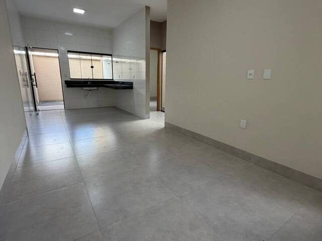 #5 - Casa para Venda em Goiânia - GO - 3